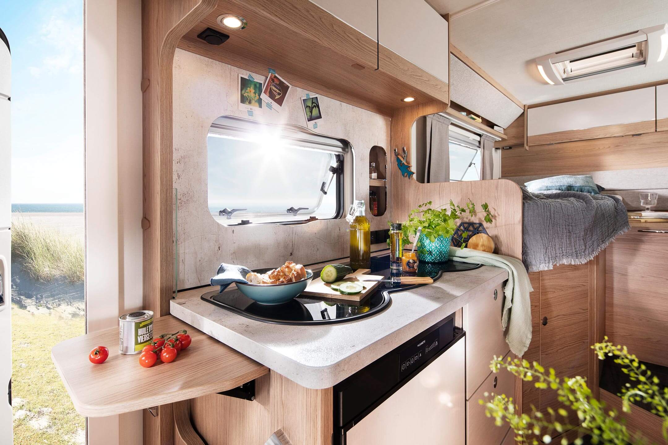 Die Küche des Wohnwagens Caravan von LMC