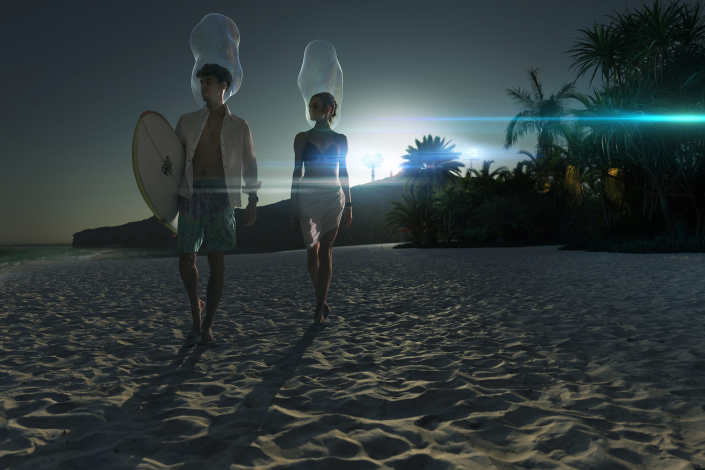 Junger Frau und Mann mit Surfboard auf einem Strand